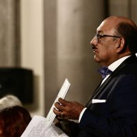 "Feliz AMLO Nuevo": Lord Molécula regala libro para colorear a López Obrador; lo tunden en redes
