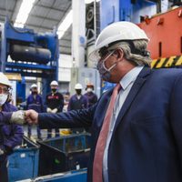 En plena campaña, el Gobierno apuesta a duplicar el empleo y lanzar un Plan Industrial