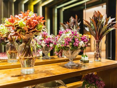 El secreto de la abuela para que flores y plantas duren meses en un florero y no se pudran