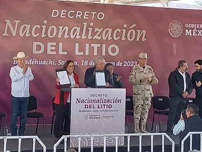 AMLO firma decreto de nacionalización del Litio en Bacadéhuachi, Sonora