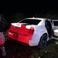 GN ubica cuatro autos en Lagos de Moreno, Jalisco, con armas y droga en su interior