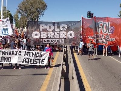 Movimientos sociales cortaron los puentes carreteros y pidieron continuidad del Potenciar Trabajo