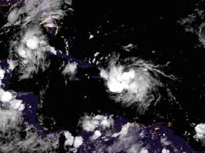 Dos tormentas frenan la producción de petróleo en el Golfo de México