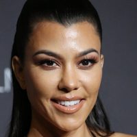 ¡Bien acompañada! Kourtney Kardashian tomó un respiro del drama familia en un mágico lugar