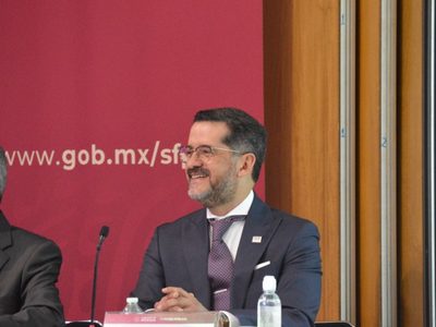 El contralor del gobierno de Sheinbaum viajó al Super Bowl: así lo justificó
