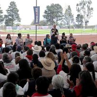 Del Mazo entrega tarjetas rosas y despensas sin protocolos contra contagios de covid-19