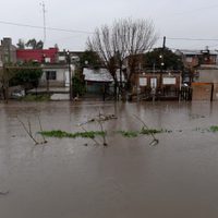 Las fuertes lluvias de este jueves ocasionaron graves inundaciones en la ciudad de La Plata