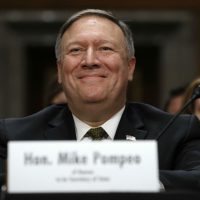 El Senado de EU ratifica a Mike Pompeo como secretario de Estado