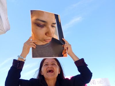 Madre exige a autoridades investigar feminicidio de su hija; Fiscalía lo considera suicidio