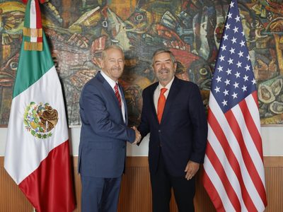 Antes que con Sheinbaum, el nuevo embajador de EU se reúne con Juan Ramón de la Fuente