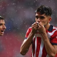 Chivas vuelve a ganar en la Liga MX con goleada de 4-1 al Atlas