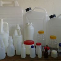 Si tenés o encontrás 2 envases plásticos grandes, no los tires: creá este contenedor súper útil para tu hogar