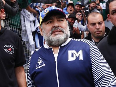 En su peor momento: las versiones de que Diego Maradona está siendo terriblemente manipulado
