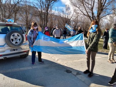 En Zapala también se hizo sentir el Banderazo del 17A con una masiva marcha