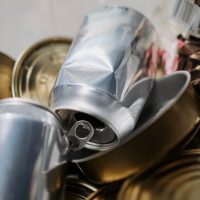 Con 3 latas y cosas que tenés en casa: creá este maravilloso y muy fácil adorno navideño
