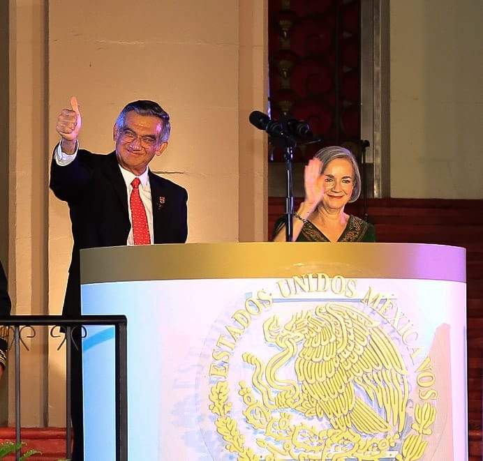 Vitorea Américo a los héroes, a la justicia y la verdad