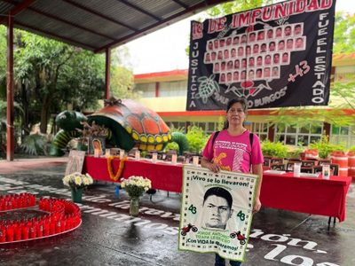 Madre del caso Ayotzinapa: “Hemos perdido todo, pero no es nada comparado con que te quiten un hijo”