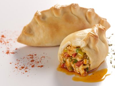 Empanadas de pollo al verdeo con 3 ingredientes y bien cremosas, para no parar de comer
