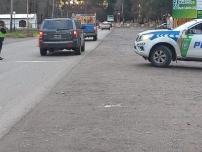 Buscan al automovilista que chocó a un ciclista y lo dejó tirado en la ruta