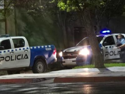 Un incidente con arma de fuego dejó a una joven herida en grave estado en Centenario