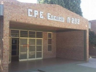 Se hizo pasar por padre y robó a dos docentes