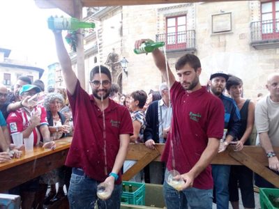 La sidra asturiana se queda sin fiesta y suma cambios en el servicio