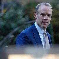 Renuncia vicepremier británico acusado de conducta abusiva