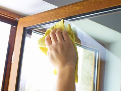 El secreto de los hoteles 5 estrellas para dejar las ventanas brillantes e impecables por mucho más tiempo