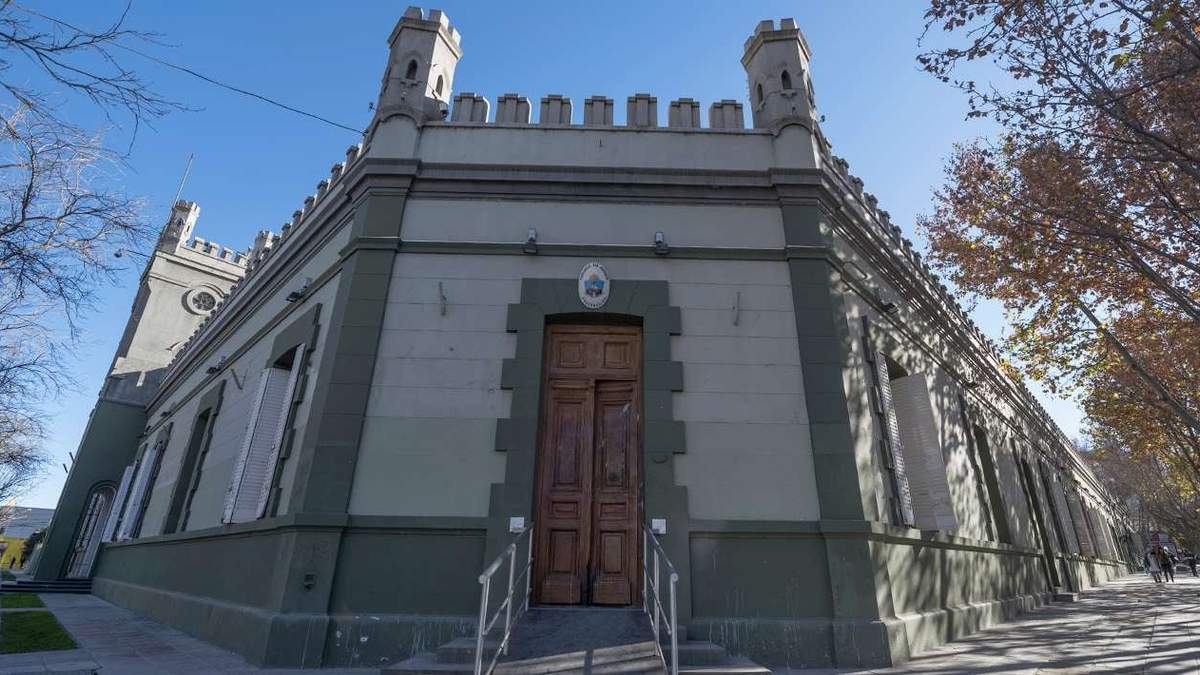Omar Gutiérrez recibe a Rolando Figueroa. Fuente (Neuquén Informa)