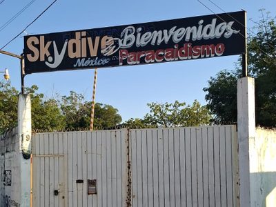 Muere mujer canadiense en accidente de paracaidismo en Tequesquitengo
