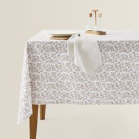 Lo que callan las lavanderías: el secreto para quitar las manchas amarillas de tus manteles blancos sin mucho esfuerzo
