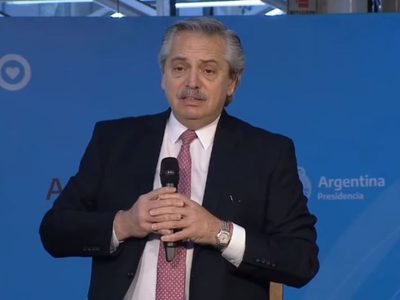 "Nos duele lo que le pasa al otro": con banderazo de por medio, Alberto Fernández salió a defenderse