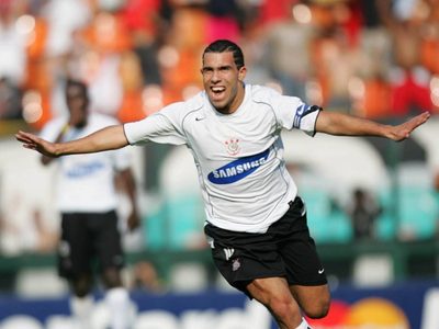 Carlos Tevez, en la mira del Corinthians