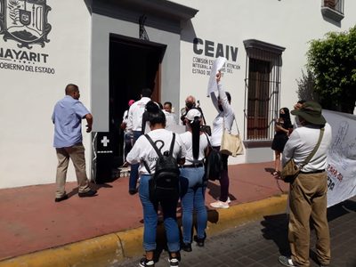 Continúa toma de instalaciones de la CEAIV, exigen renuncia de su titular