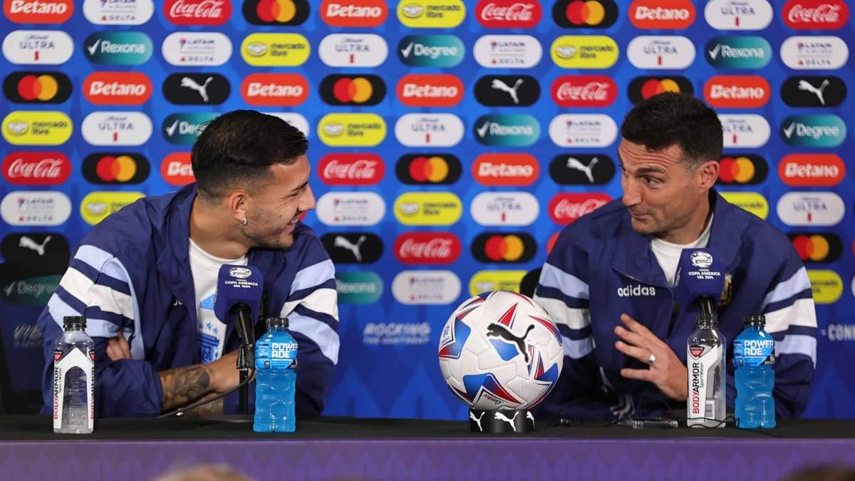 Leandro Paredes y Lionel Scaloni. Fuente: (X)