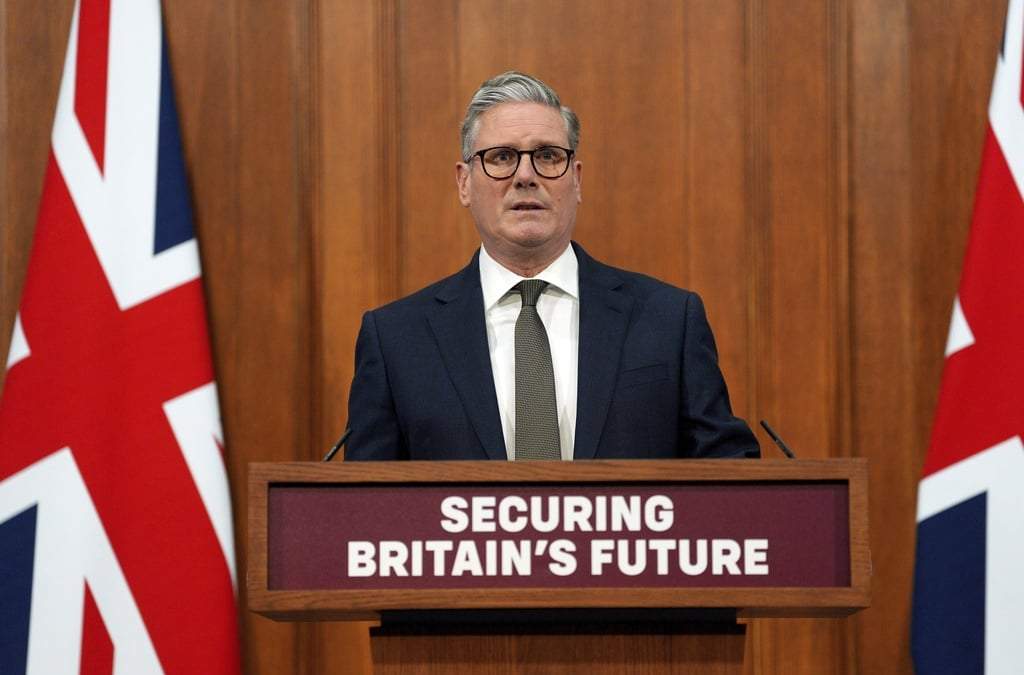 El primer ministro de Reino Unido, Keir Starmer, durante una conferencia de prensa en su residencia oficial, Downing Street, en Londres, 11 de abril de 2025