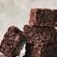 Brownies fit: sorprendé con esta receta sin harina y un truco para lograr una masa esponjosa