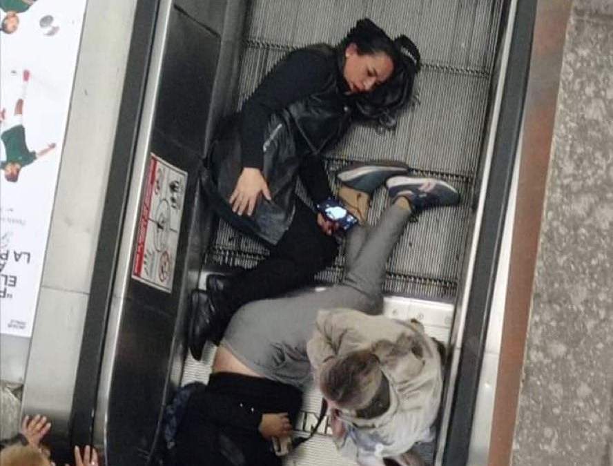Lesionados en escaleras de la estación Polanco del Metro