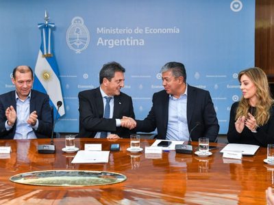 Massa, Gutiérrez y Figueroa firmaron convenio para realizar la obra de gas en la meseta de Añelo