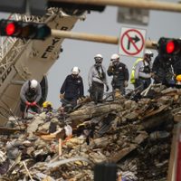 Sube a 18 el número de víctimas mortales de edificio que colapsó en Miami