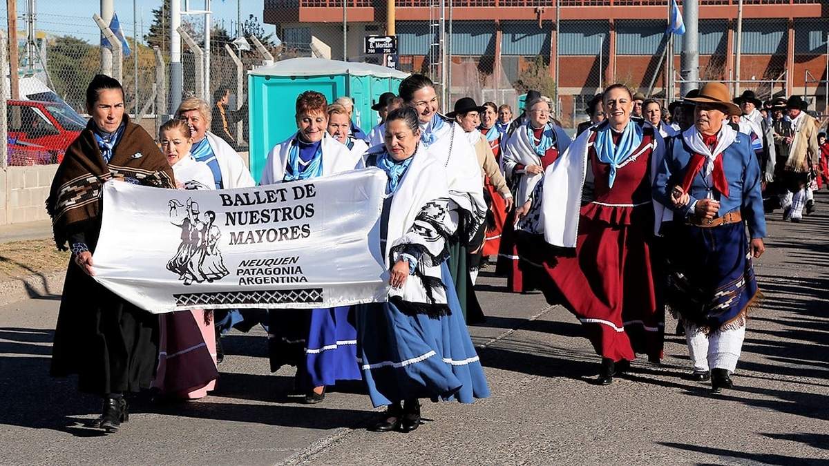 Los grupos de danzas folclóricas le pusieron alegría y color a los festejos. Fuente: (Prensa Gobierno de Neuquén)