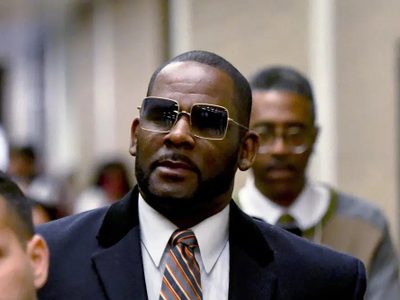 Fiscalía de EU pide 25 años más de cárcel para el cantante R. Kelly
