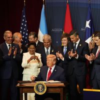 “No voy a aprender su maldito idioma”, dice Trump ante mandatarios latinoamericanos