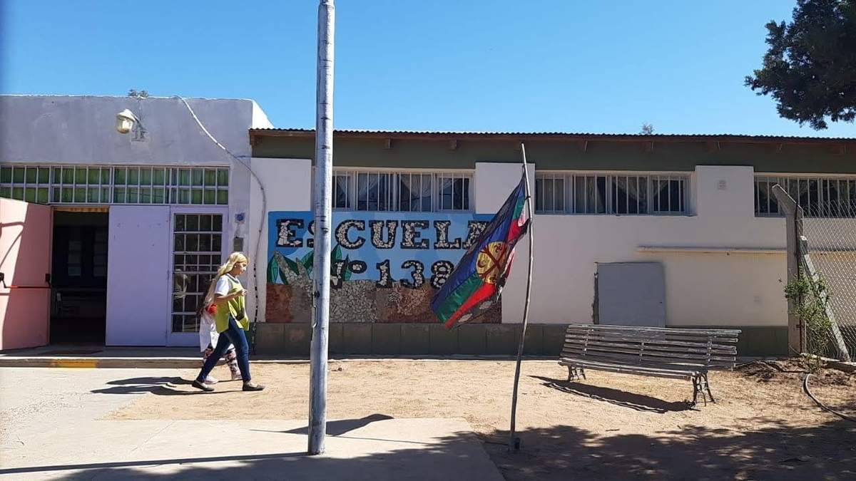 Escuela 138 en donde se presenció la balacera. Fuente: (La voz del Neuquén)