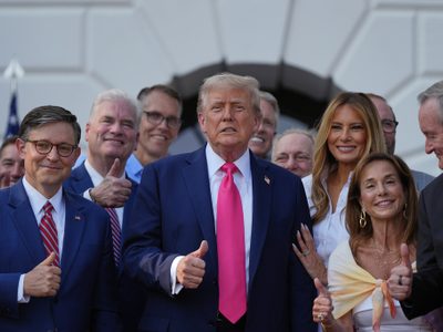 Solo uno de cada cuatro adultos en EU dice que políticas de Trump los han beneficiado