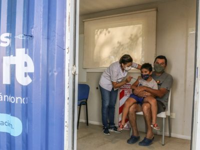 Comienza a aplicarse el refuerzo Covid en dos grupos etarios de la población pediátrica