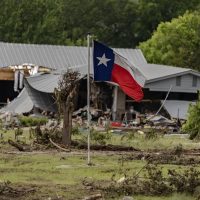 Inundación en Texas: desesperada búsqueda de varias niñas que desaparecieron en un campamento