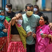 Panorama desgarrador en India: el coronavirus causa estragos en todo el país