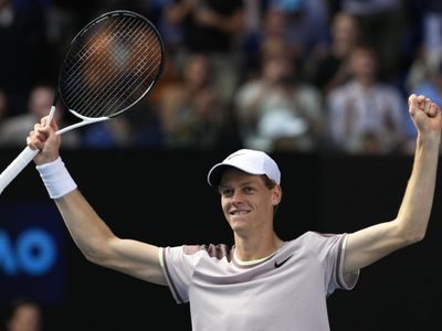 Sinner da la sorpresa y elimina a Novak Djokovic en semis del Abierto de Australia