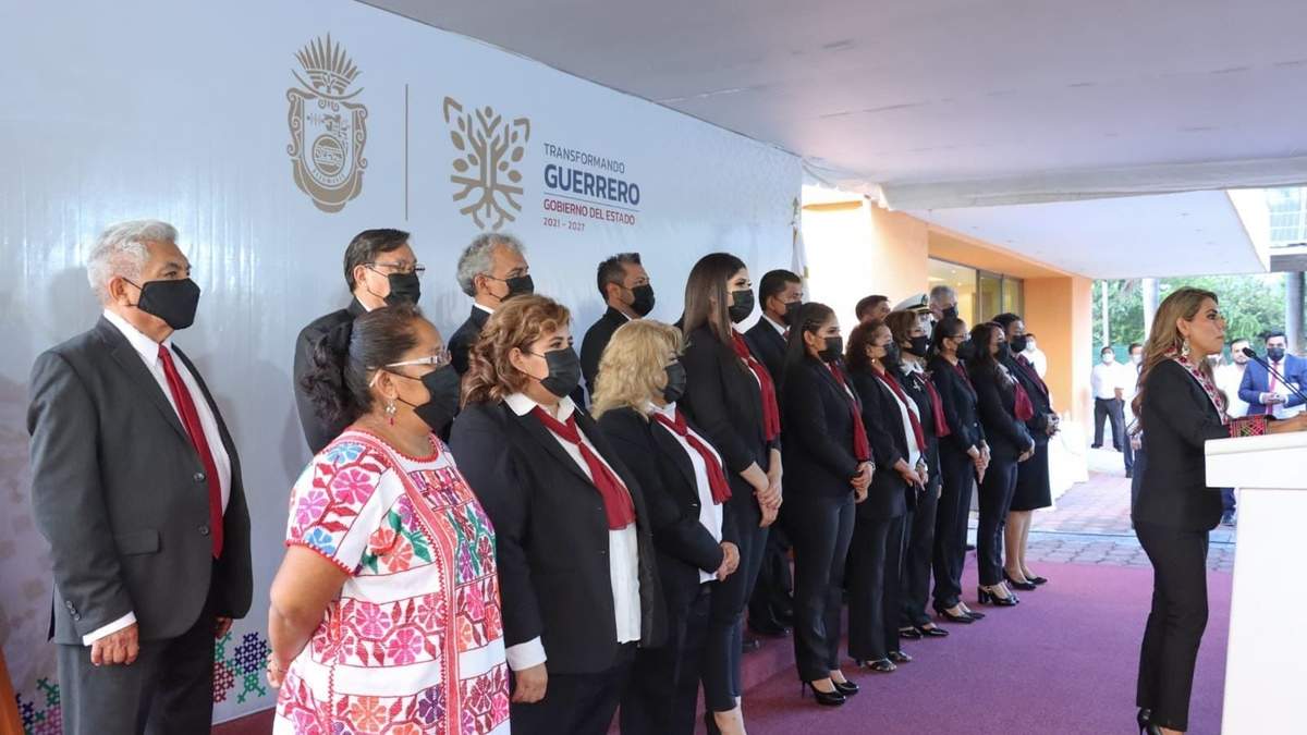 La gobernadora Evelyn Salgado y su gabinete